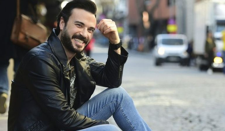 Ea este cea mai importantă și iubită femeie din viața lui Kemal din serialul Aripi frânte! „Te iubesc mai mult în fiecare zi” Iată cum a fost surprins celebrul actor Faik Ergin, alături de mama sa!
